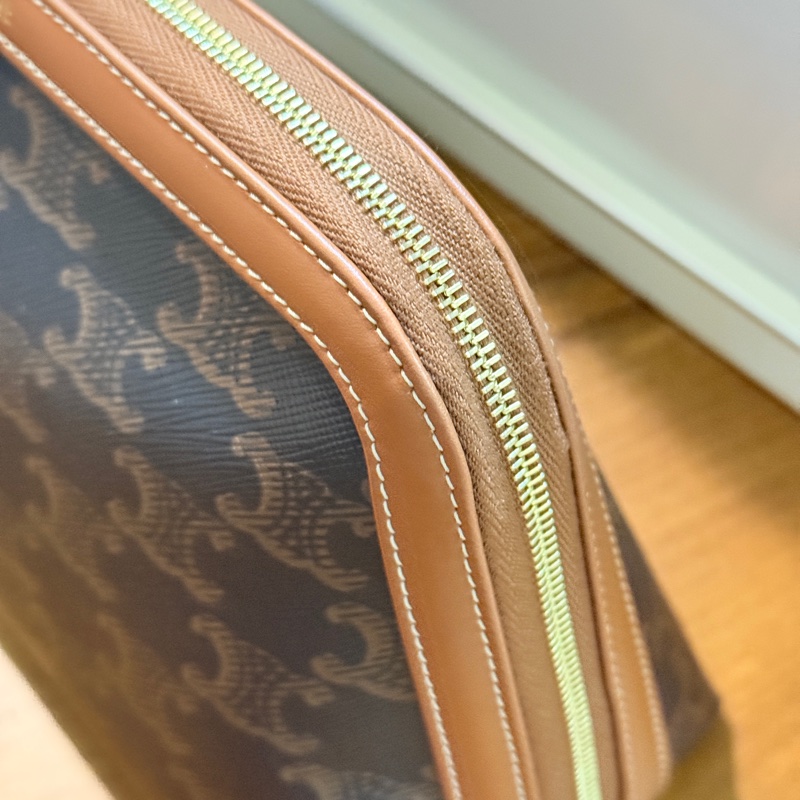 未使用美品🏅CELINE 新款 防潑水 經典凱旋門 化妝包-19