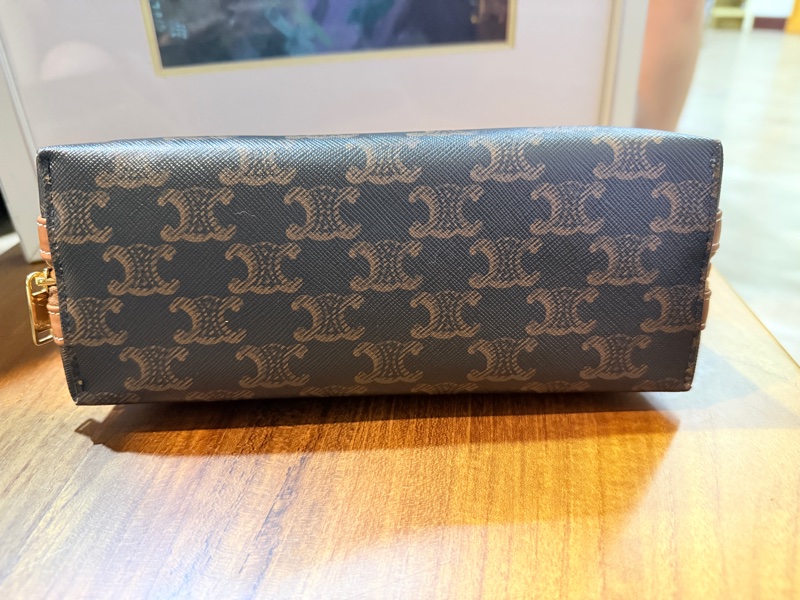 未使用美品🏅CELINE 新款 防潑水 經典凱旋門 化妝包-24
