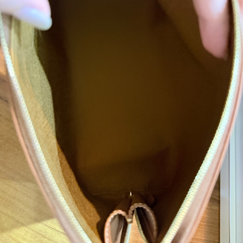 未使用美品🏅CELINE 新款 防潑水 經典凱旋門 化妝包-29