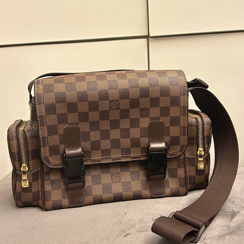 Louis Vuitton Damier LV Reporter Melville Messenger Bag