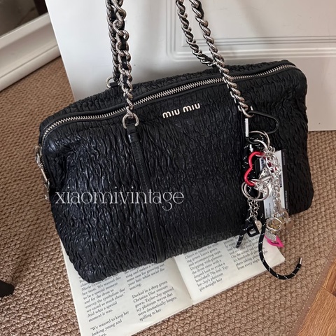 Miu Miu • 黑銀褶皺羊皮保齡球鏈條包