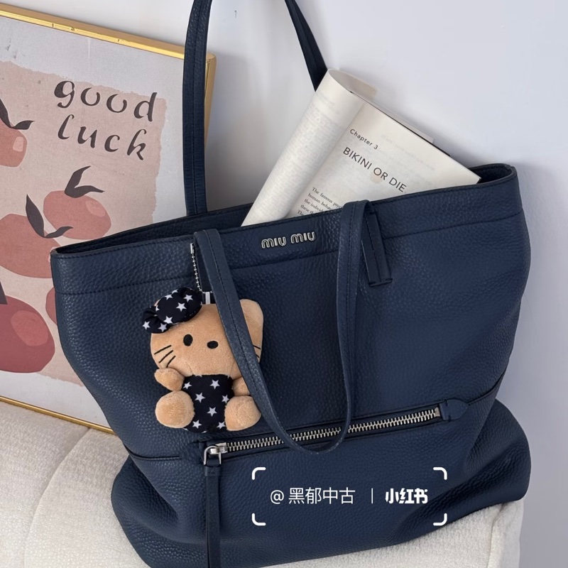 Miu Miu • 深藍荔枝牛皮一片式拉鍊托特包-2