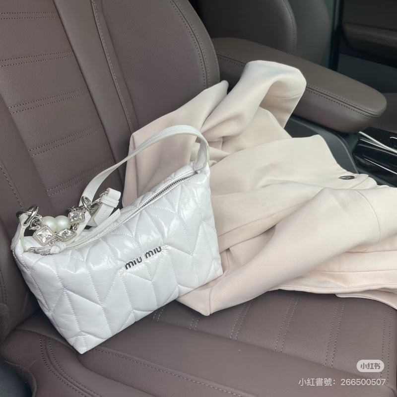 Miu Miu • 白色油臘皮飯盒包-2