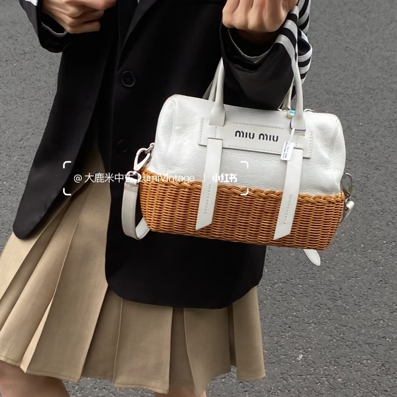 Miu Miu • 白色荔枝牛皮拼竹編波士頓包-2