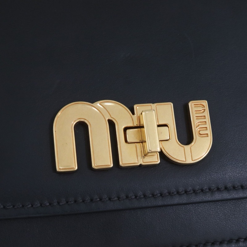 Miu Miu • 大Logo金釦牛皮郵差包-5