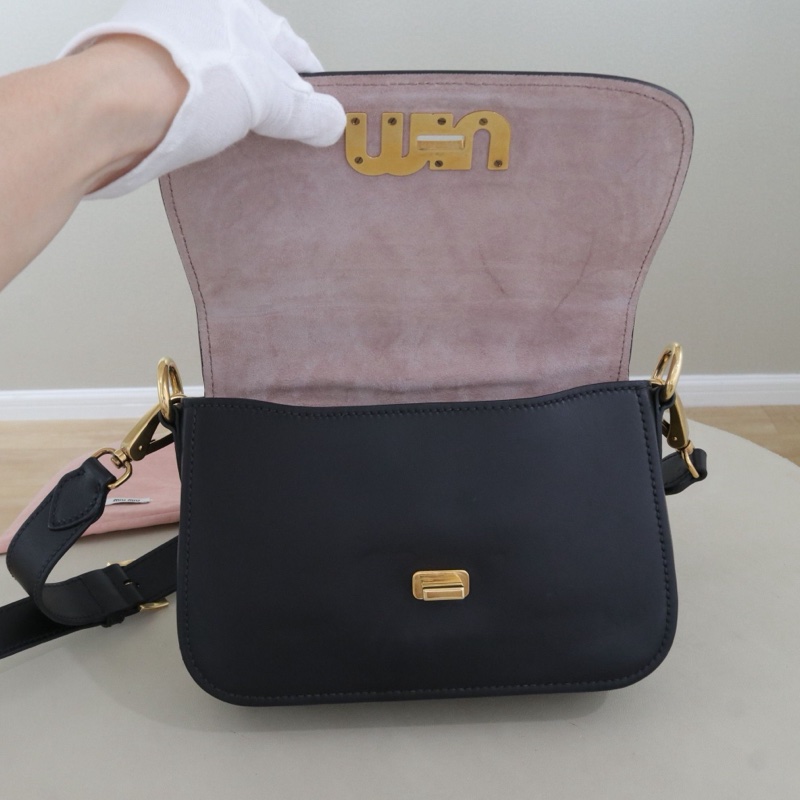Miu Miu • 大Logo金釦牛皮郵差包-7