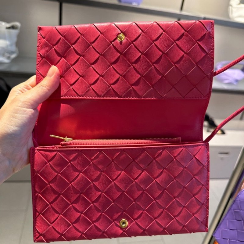 ⏰限時特賣 專櫃4萬7千9🌺Bottega Veneta 708586 羊皮編織 WOC肩帶錢包 莓果粉色﻿-14