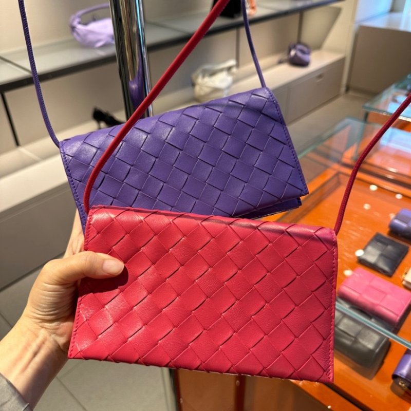 ⏰限時特賣 專櫃4萬7千9🌺Bottega Veneta 708586 羊皮編織 WOC肩帶錢包 莓果粉色﻿-15