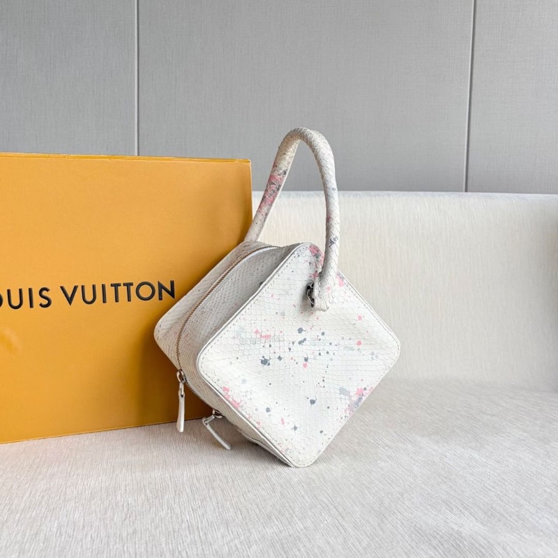 LV 限量蛇皮白色潑墨骰子包 15*15*15  95新 配件鏈條 塵袋-2