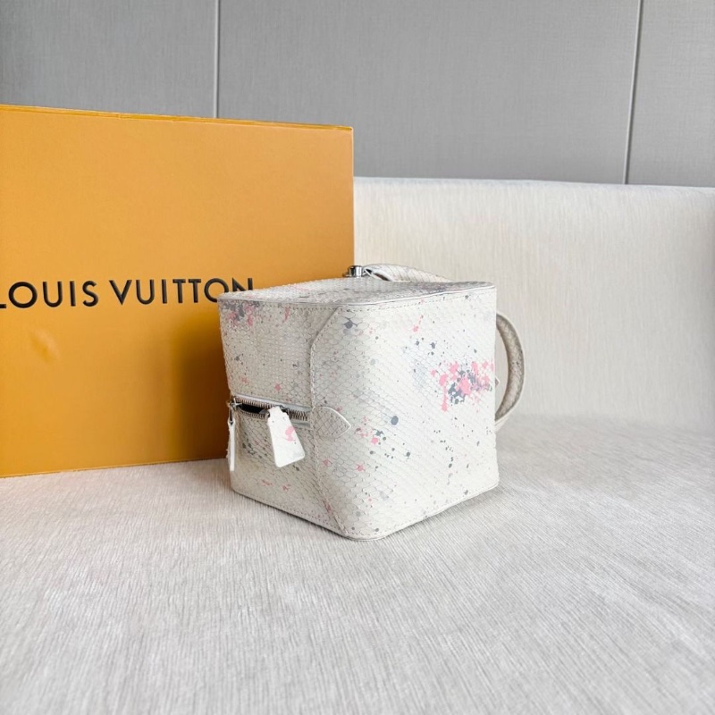 LV 限量蛇皮白色潑墨骰子包 15*15*15  95新 配件鏈條 塵袋-3