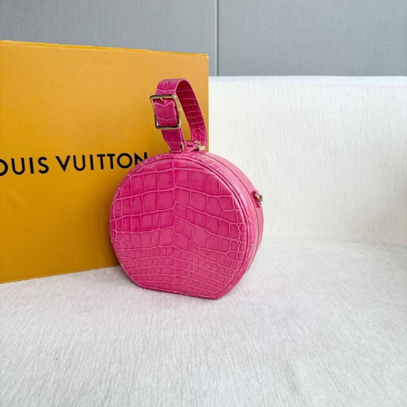 LV 粉色鱷魚皮硬圓餅 10*16*8  95新 配件塵袋 肩帶 皮牌-3