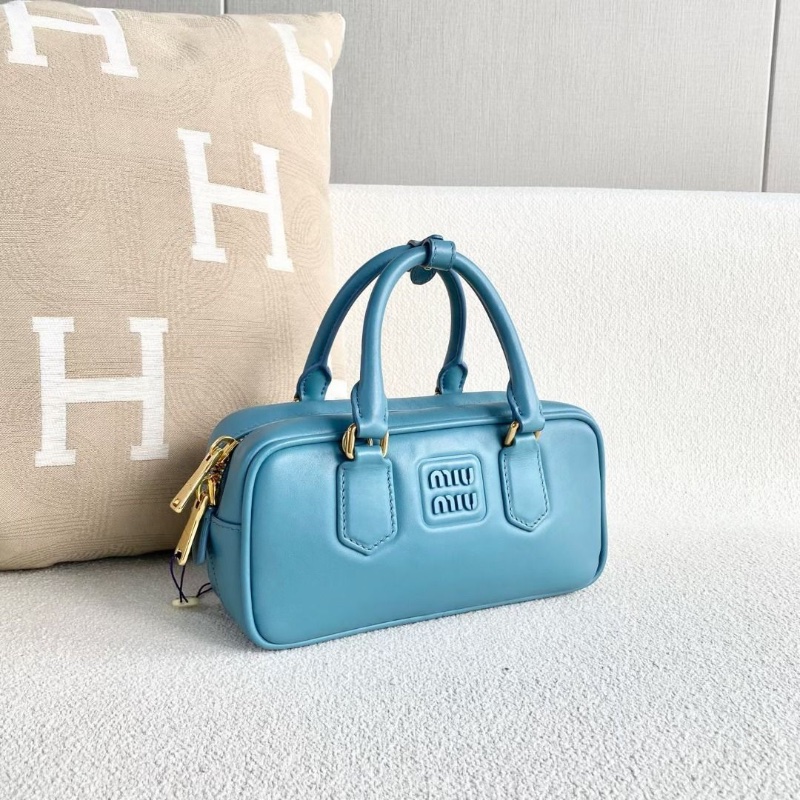 MiuMiu 保齡球包小號 芯片款 藍色 金扣 23*11*8 95新 配件塵袋 肩帶 保卡 購證-7