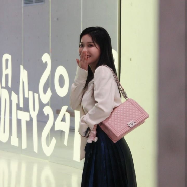CHANEL 粉色銀扣 Leboy 中大號肩背斜背鏈條包28*18*7 9新 配件保卡塵袋-1