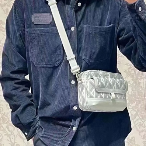 Dior Hit the Road 郵差包 灰色20*15*15 9新 配件肩帶 塵袋
