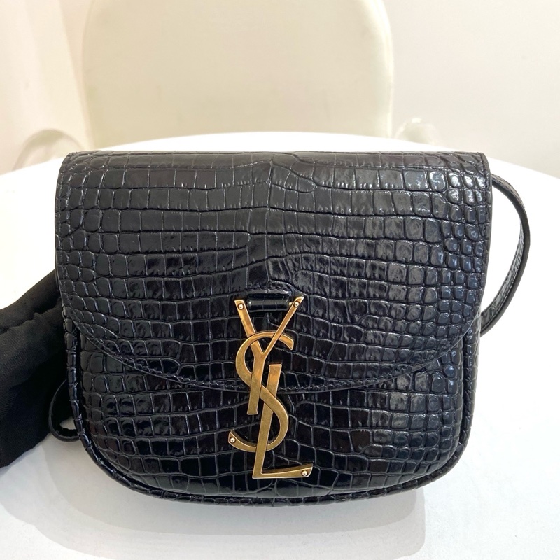 YSL聖羅蘭黑金鰐魚壓紋小號馬鞍包  尺寸：18*14*5 附件：無。-1