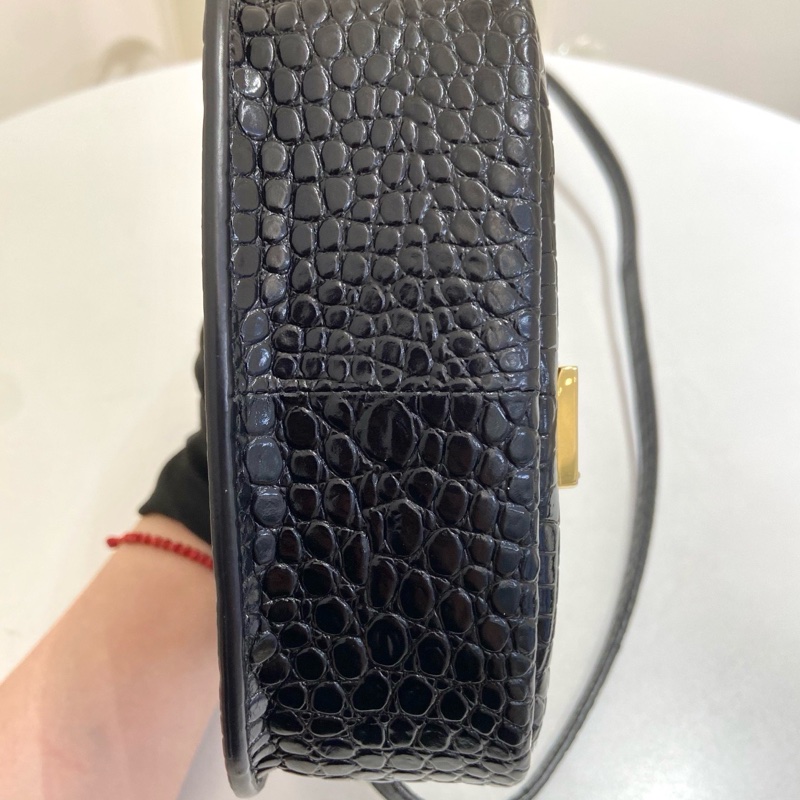 YSL聖羅蘭黑金鰐魚壓紋小號馬鞍包  尺寸：18*14*5 附件：無。-5