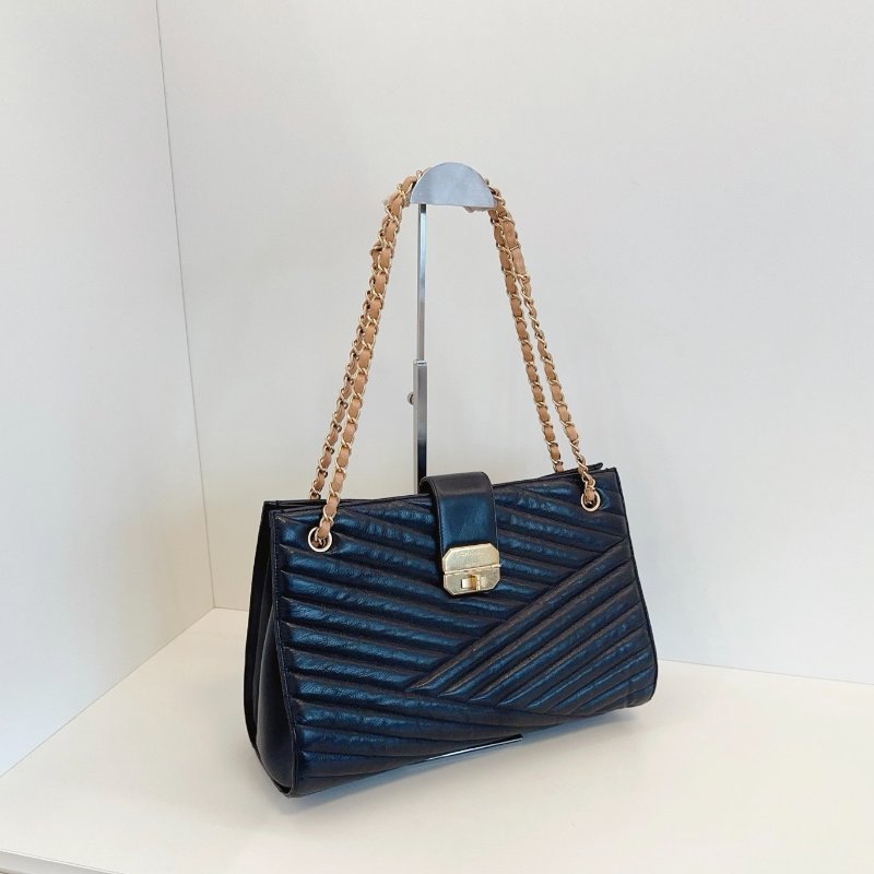 香奈兒/Chanel 黑金V紋2.55牛皮鏈條托特包-2
