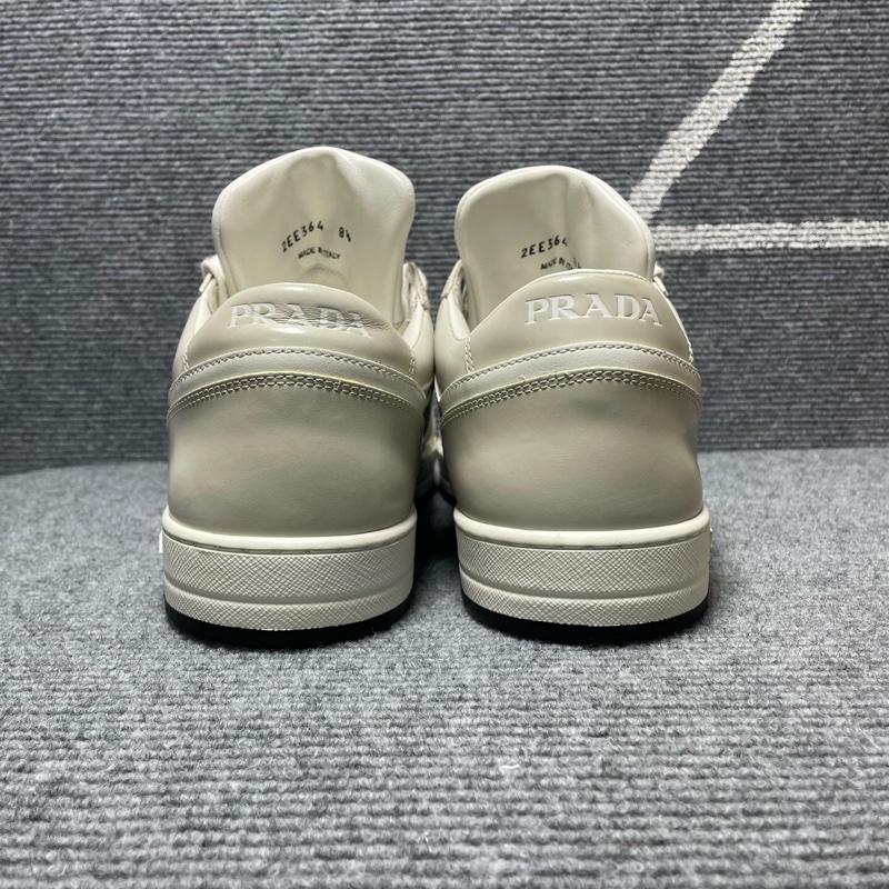 Prada普拉達白灰色三角標板鞋尺碼 42.5碼🧡-2