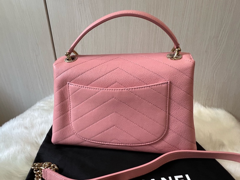 Chanel 粉色V型紋金釦手提肩背二用包（離櫃全新收藏品）-1