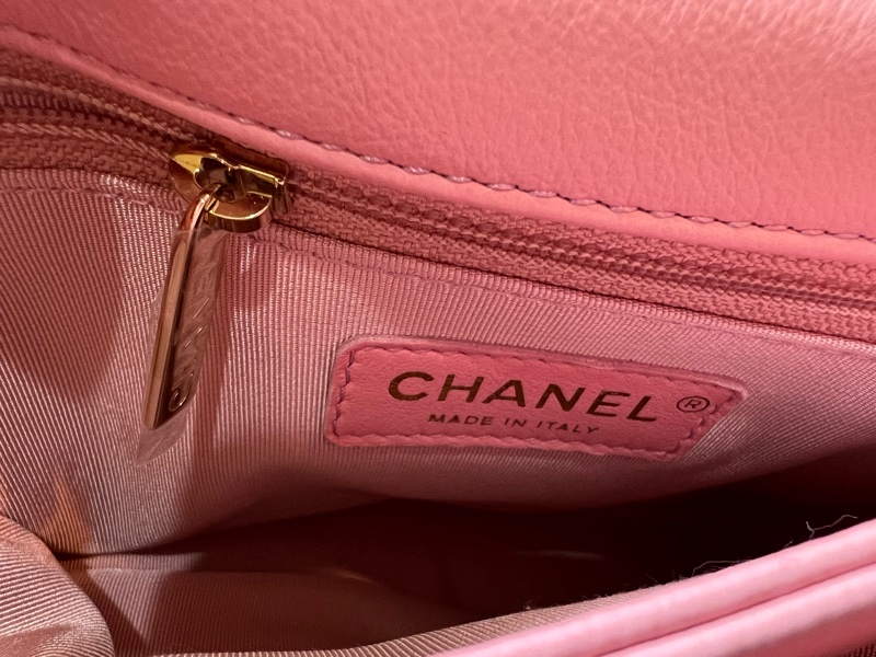 Chanel 粉色V型紋金釦手提肩背二用包（離櫃全新收藏品）-9