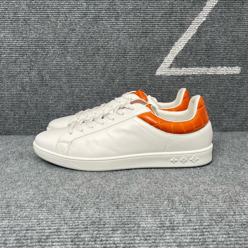 僅試穿 99.9新 LouisVuitton路易威登 白色皮面橙尾板鞋 41.5碼 🧡-0