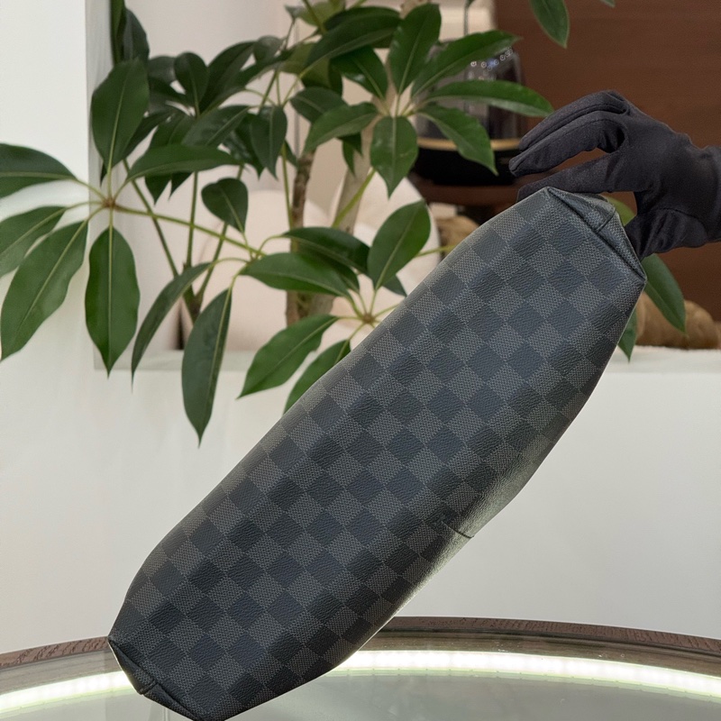 Louis Vuitton 路易威登 男士黑色棋盤格手提肩帶公文包 尺寸37x29-5