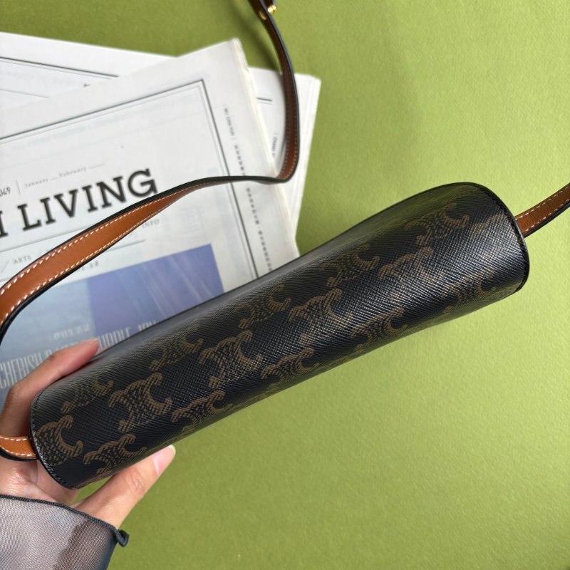 ::CELINE:: Triomphe strap WOC 經典凱旋門老花雙層斜背包-3
