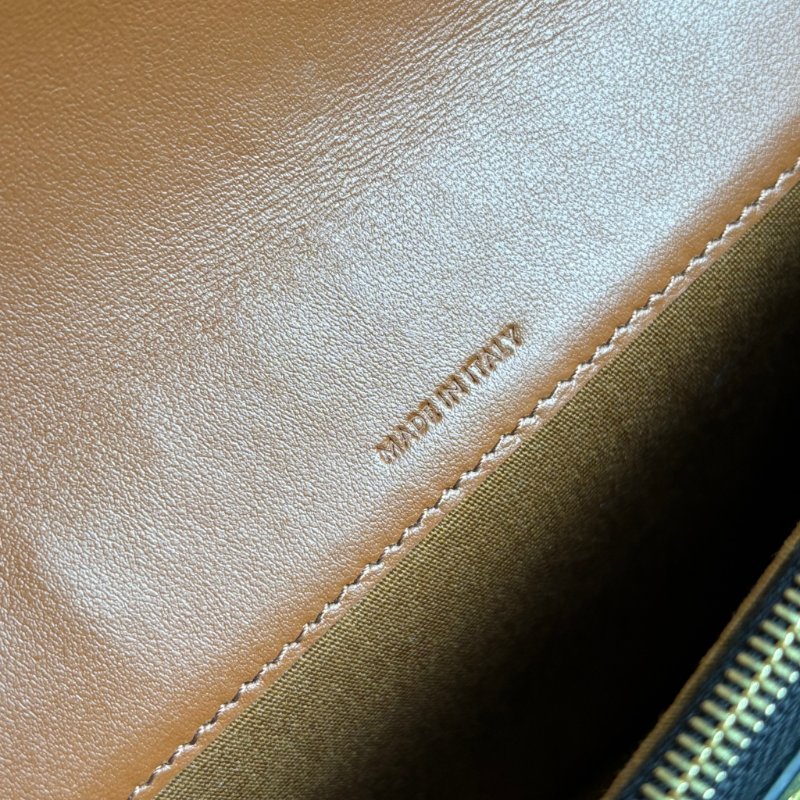 ::CELINE:: Triomphe strap WOC 經典凱旋門老花雙層斜背包-10