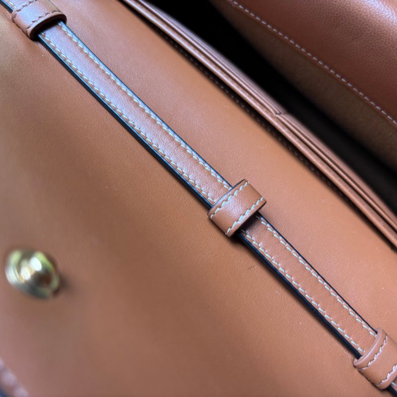 ::CELINE:: Triomphe strap WOC 經典凱旋門老花雙層斜背包-14