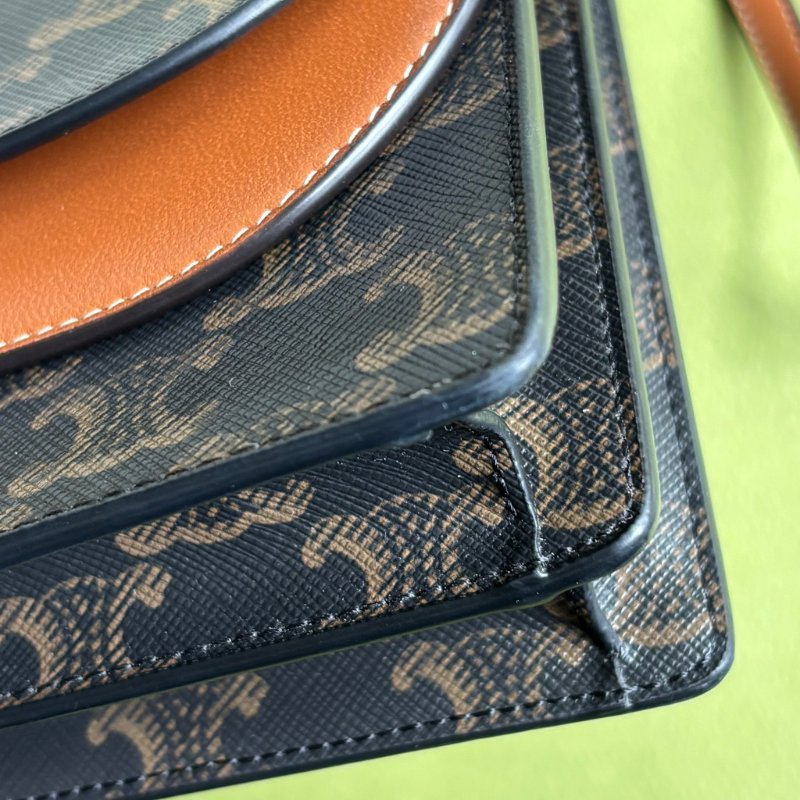 ::CELINE:: Triomphe strap WOC 經典凱旋門老花雙層斜背包-18