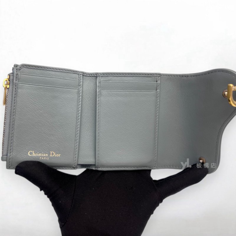 S5437-Dior 灰色 Dior Oblique緹花三折短夾-5