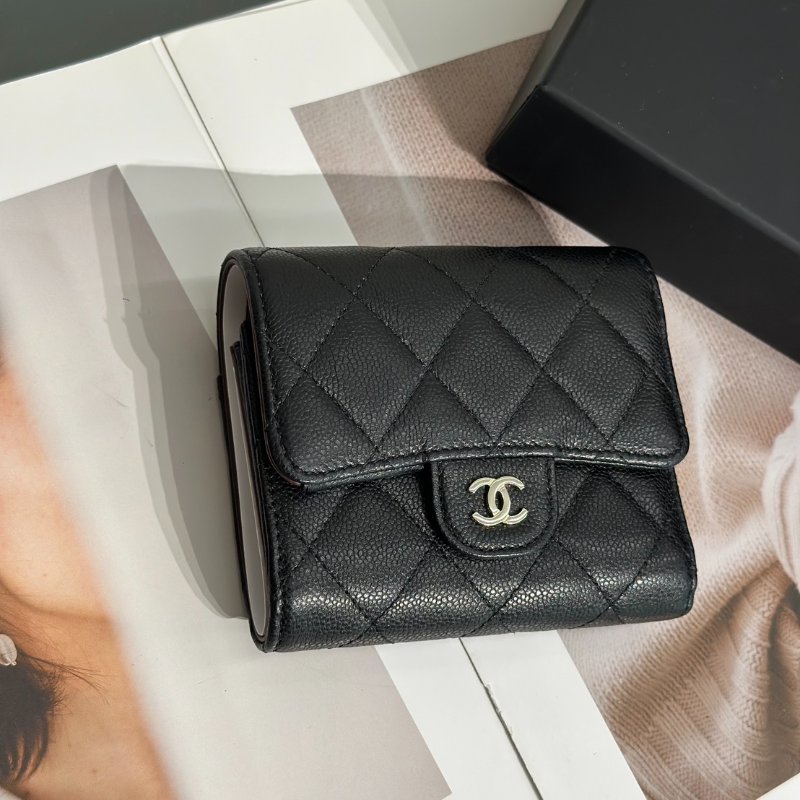 CHANEL 經典口蓋拉鍊零錢袋三折短夾 - 黑金-1
