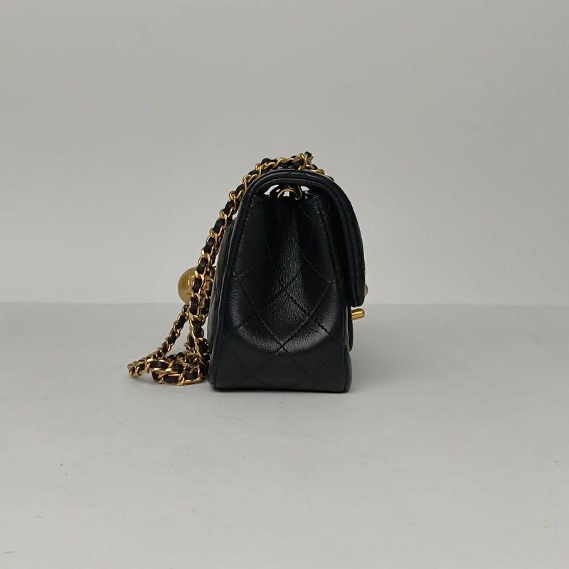 CHANEL CF口蓋包方胖子黑色羊皮晶片金扣金球調節扣肩背包-1