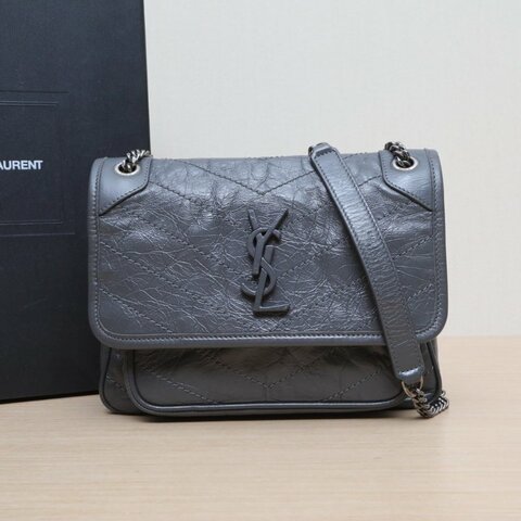 SAINT LAURENT NIKIBABY褶皺絎縫鏈條包D扣灰色牛皮灰扣肩背包