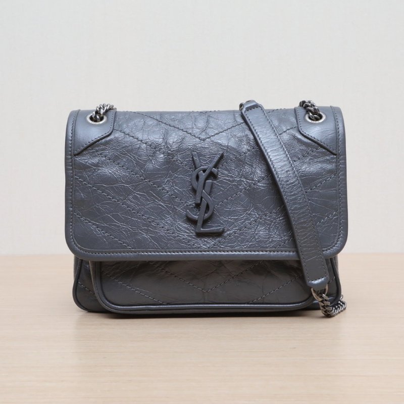 SAINT LAURENT NIKIBABY褶皺絎縫鏈條包D扣灰色牛皮灰扣肩背包-1