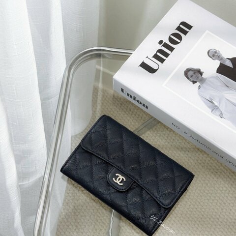 Chanel 深藍荔枝牛皮銀扣coco中夾A84403