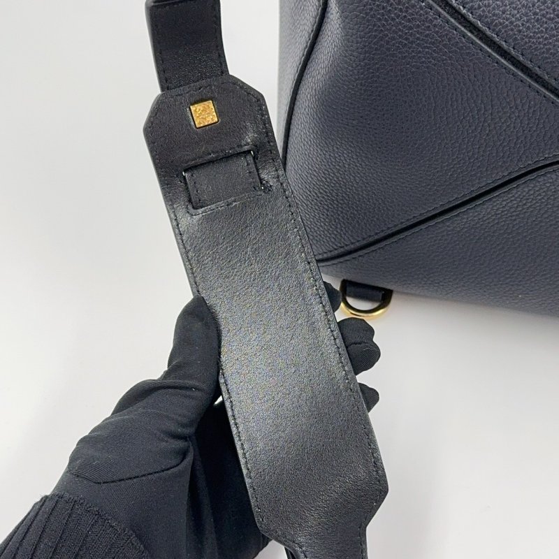 LOEWE深藍拼黑色手把牛皮中號Puzzle肩背包(男女可用)-19