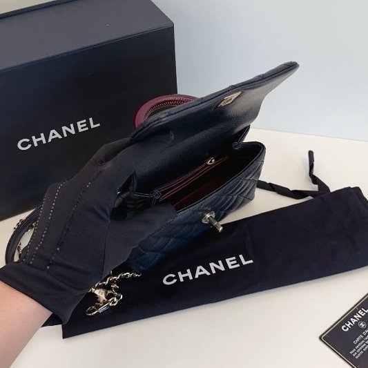 近新品 香奈兒/Chanel Coco Handle mini郵差包 黑金荔枝皮手提斜背包-10