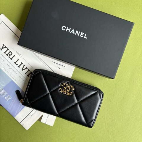::CHANEL:: 19系列 皮穿鏈經典雙C 黑色羊皮大菱格紋拉鍊長夾