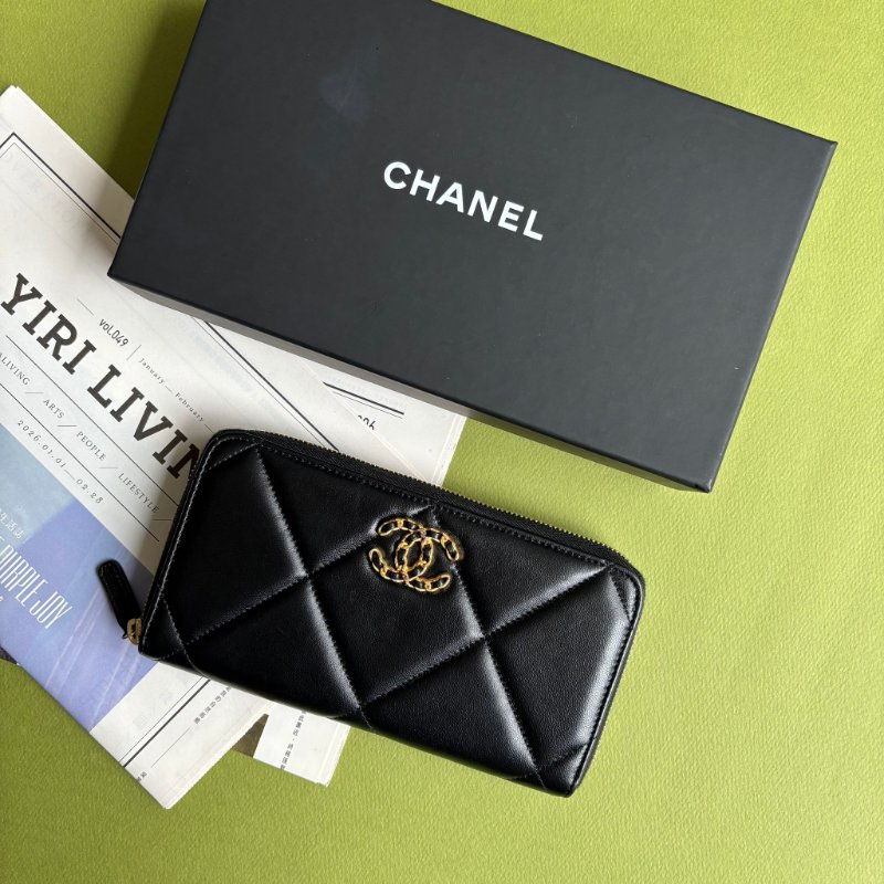 ::CHANEL:: 19系列 皮穿鏈經典雙C 黑色羊皮大菱格紋拉鍊長夾-0