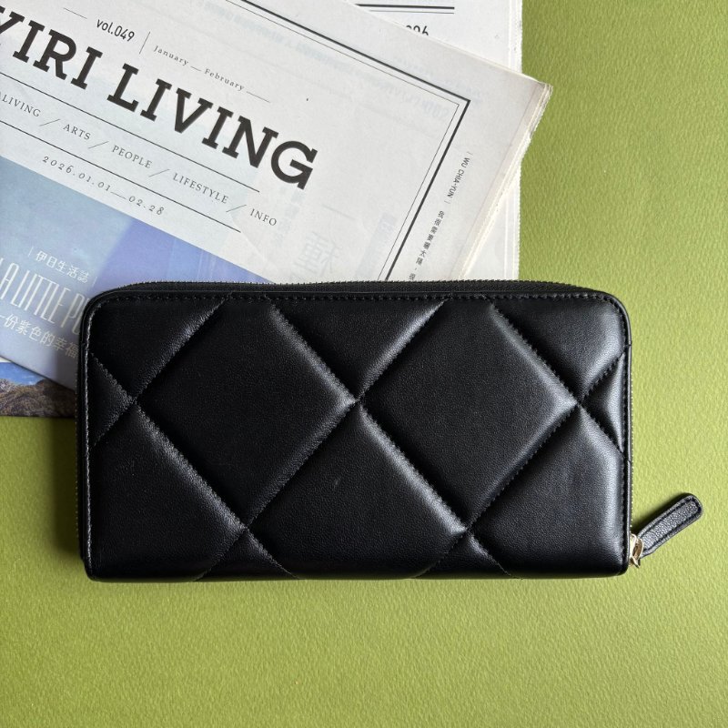 ::CHANEL:: 19系列 皮穿鏈經典雙C 黑色羊皮大菱格紋拉鍊長夾-1