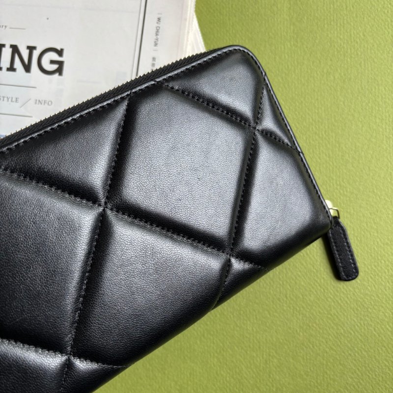 ::CHANEL:: 19系列 皮穿鏈經典雙C 黑色羊皮大菱格紋拉鍊長夾-9