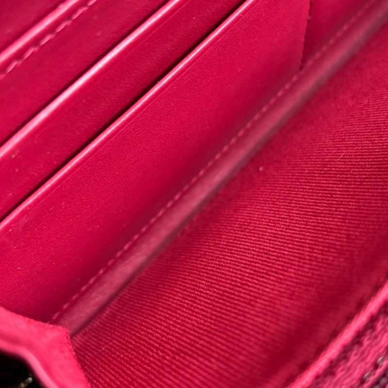 ::CHANEL:: 19系列 皮穿鏈經典雙C 黑色羊皮大菱格紋拉鍊長夾-23
