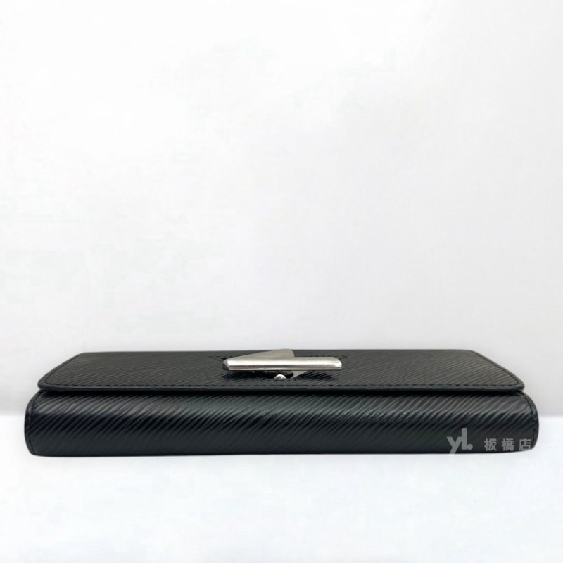 S5447-LV Twist翻轉銀釦EPI黑牛皮長夾M68309-4