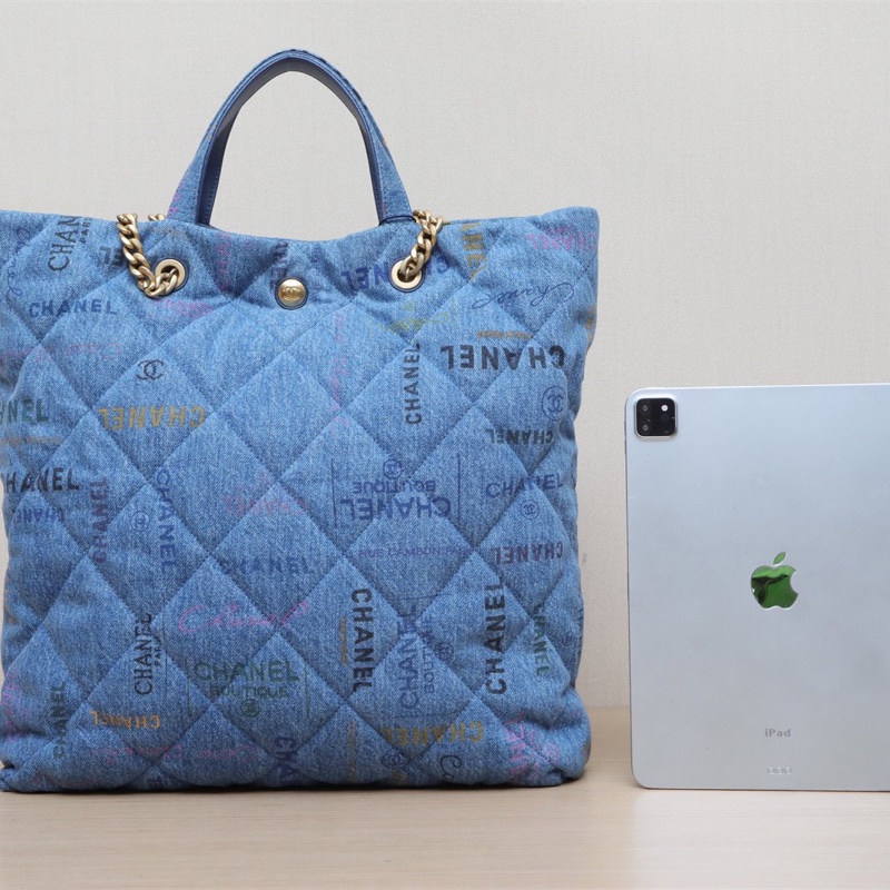 CHANEL 22PTote購物袋Logo印花鏈條牛仔藍晶片金扣-2