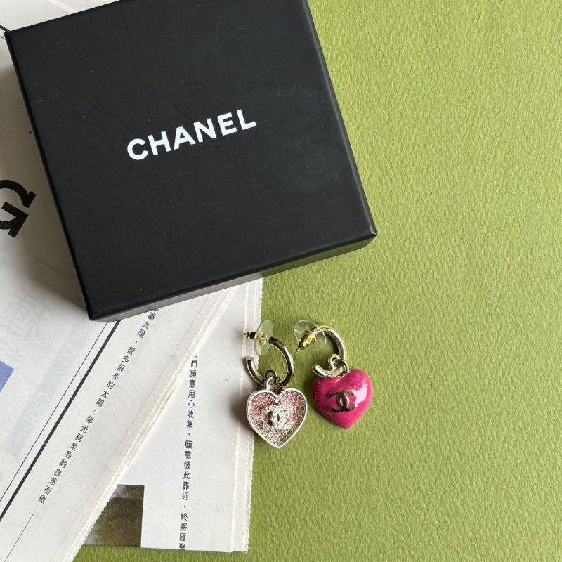 ::CHANEL:: 23P 雙C滿鑽桃粉愛心耳環 Crystal Earrings-1