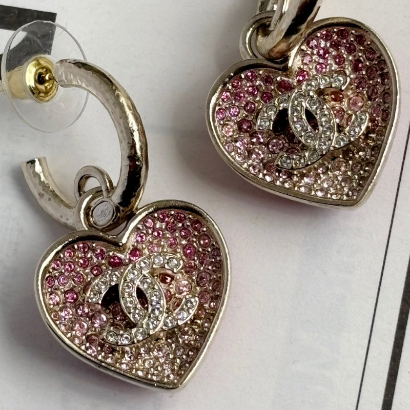 ::CHANEL:: 23P 雙C滿鑽桃粉愛心耳環 Crystal Earrings-5