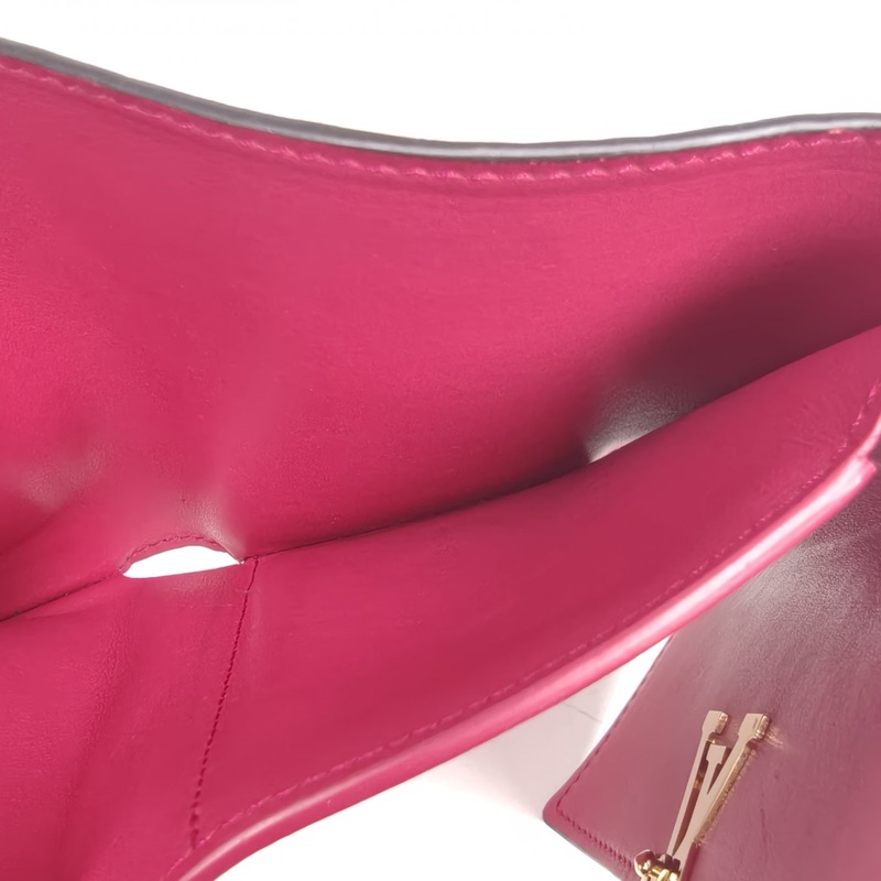 LOUIS VUITTON 黑色牛皮2019Capucines短款錢包-4