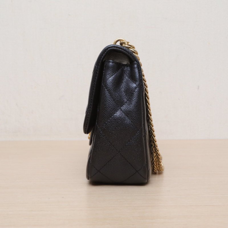 CHANEL 23PCF口蓋包黑色荔枝牛皮晶片開金扣愛心金球肩背包-4