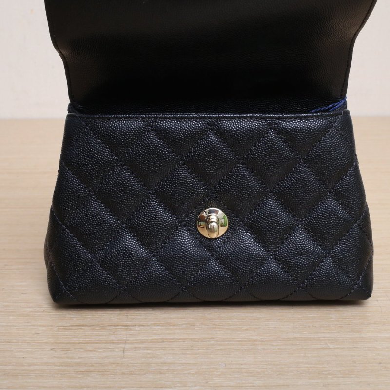 CHANEL CocoHandleMini黑色晶片金扣蜥蜴壓紋手柄肩背包-3